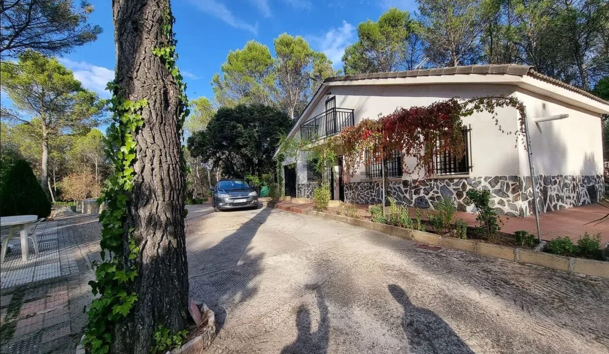 Casa en Travesía de los Mastines (2)