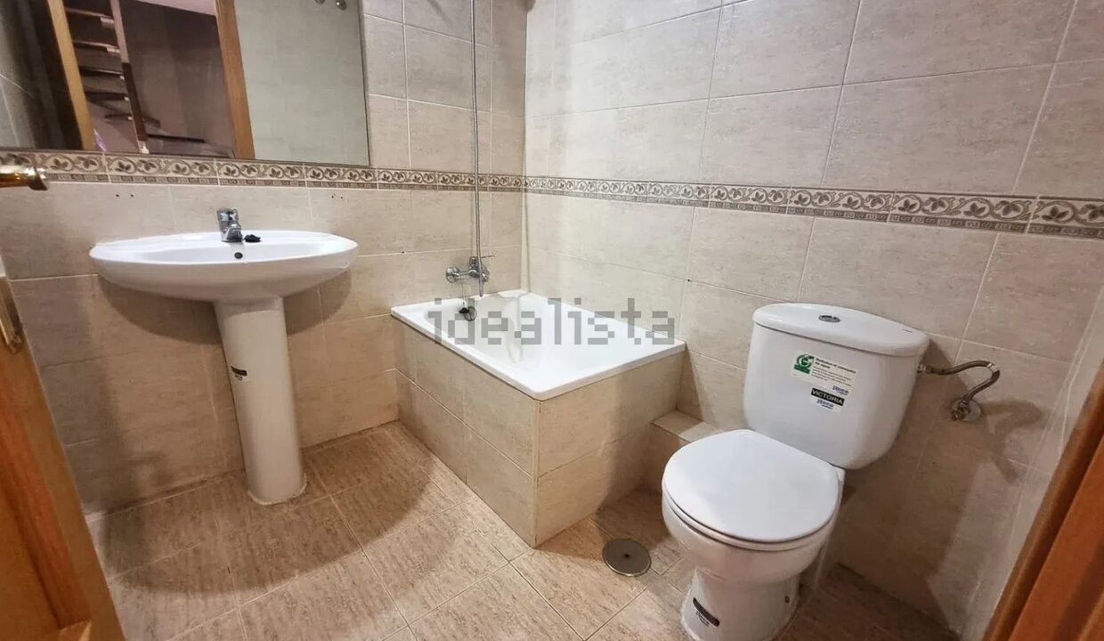 Chalet adosado en CL Ramon De Garciasol (8)