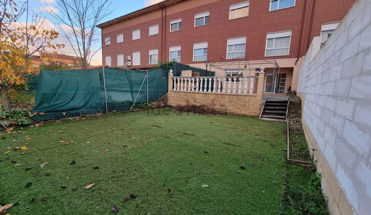 Chalet adosado en venta en Tortola de Henares (2)