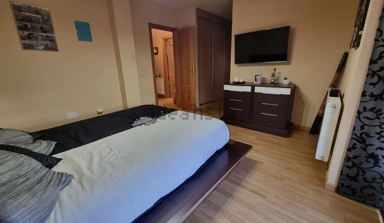 Chalet adosado en venta en Tortola de Henares (21)