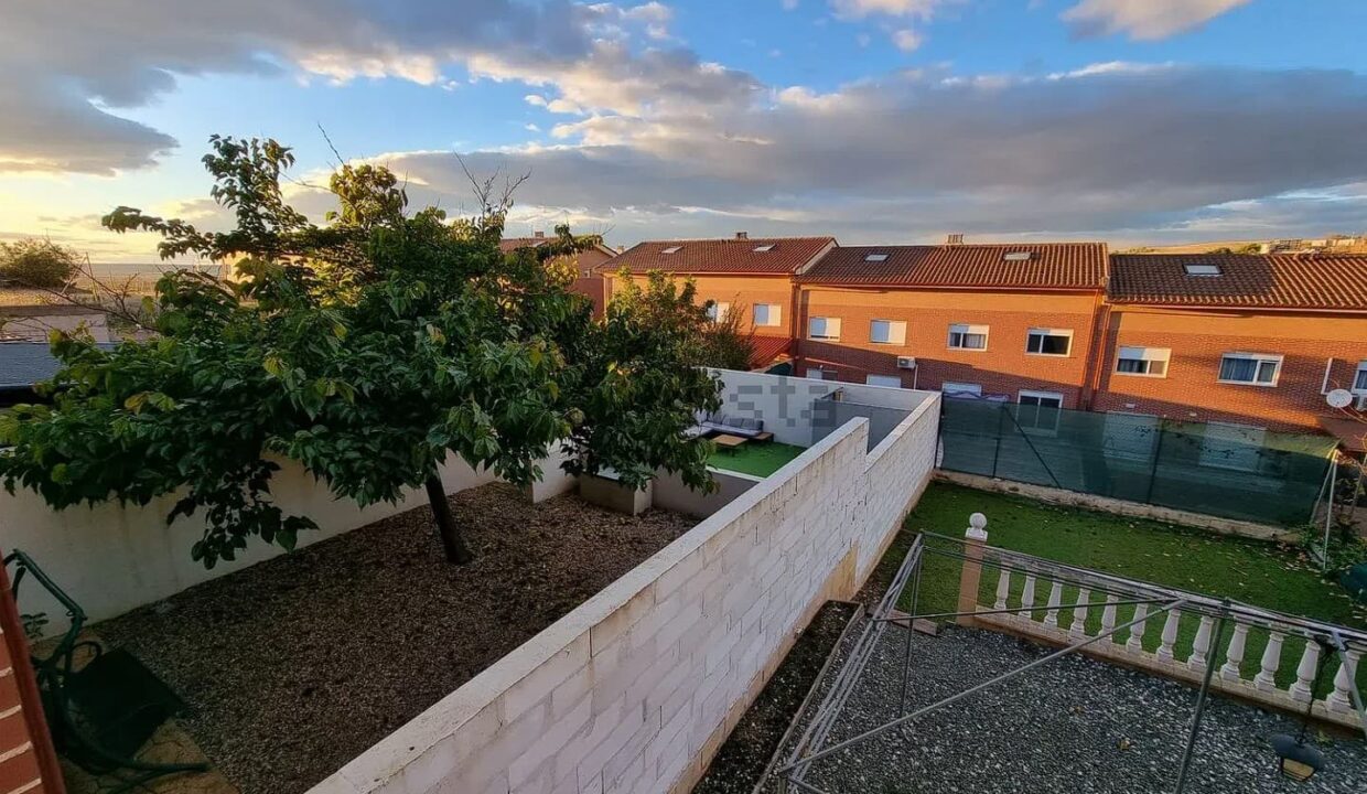 Chalet adosado en venta en Tortola de Henares (24)