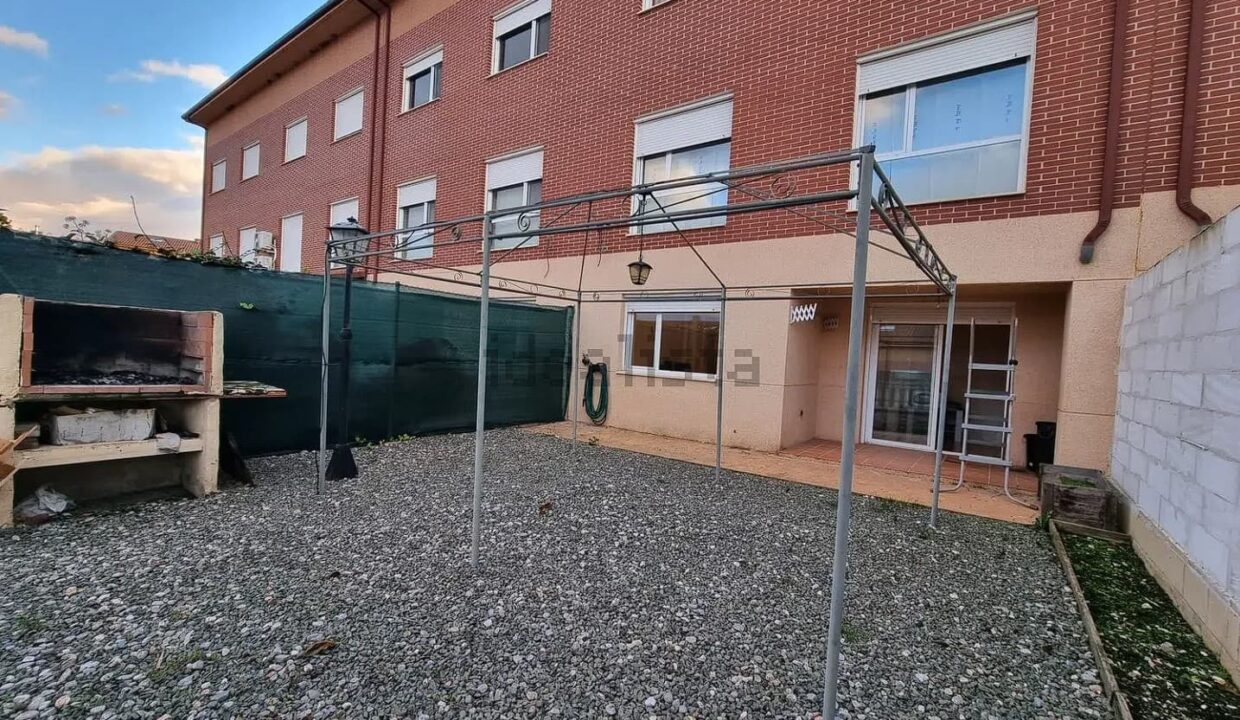 Chalet adosado en venta en Tortola de Henares (3)