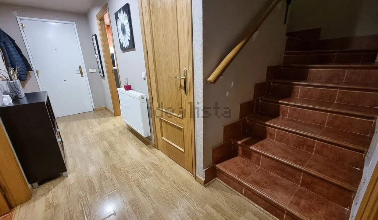 Chalet adosado en venta en Tortola de Henares (32)