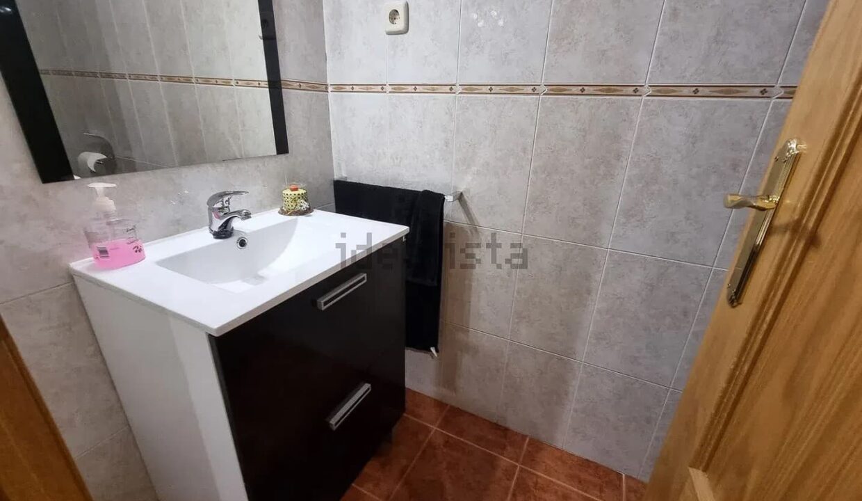 Chalet adosado en venta en Tortola de Henares (33)