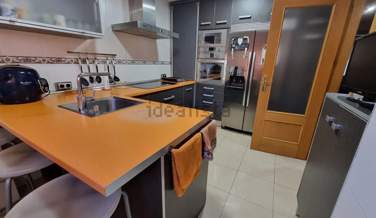 Chalet adosado en venta en Tortola de Henares (35)