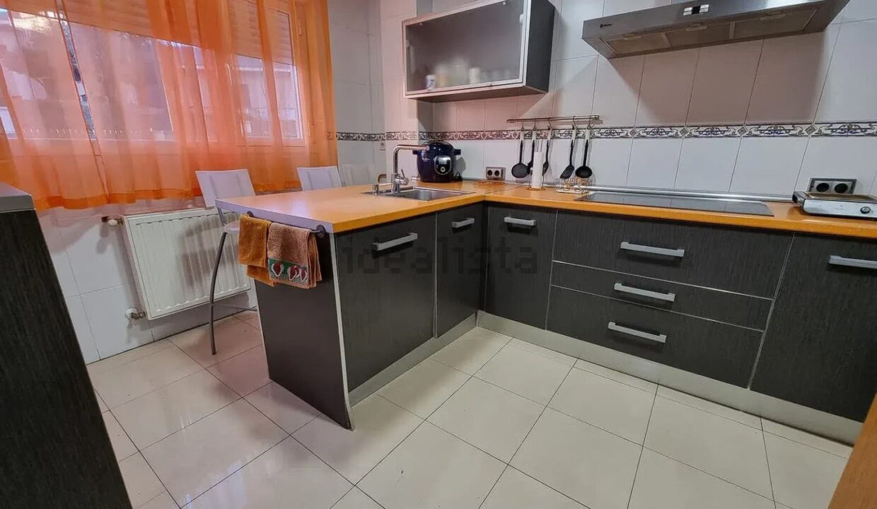 Chalet adosado en venta en Tortola de Henares (36)