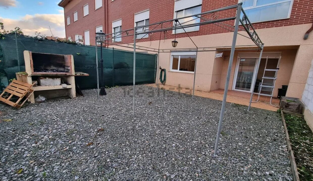 Chalet adosado en venta en Tortola de Henares (4)